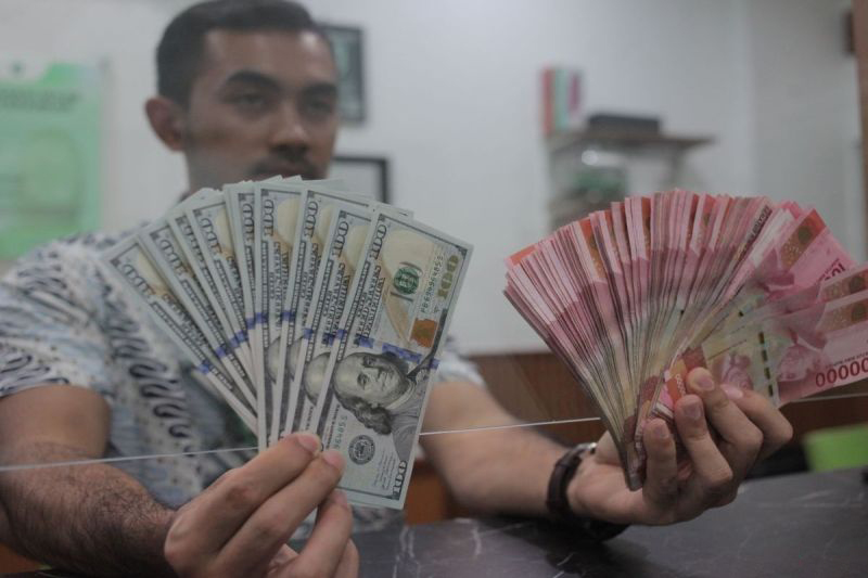 Rupiah Jumat pagi tergelincir 44 poin menjadi Rp15.938 per dolar AS Rupiah Jumat pagi tergelincir 44 poin menjadi Rp15.938 per dolar AS