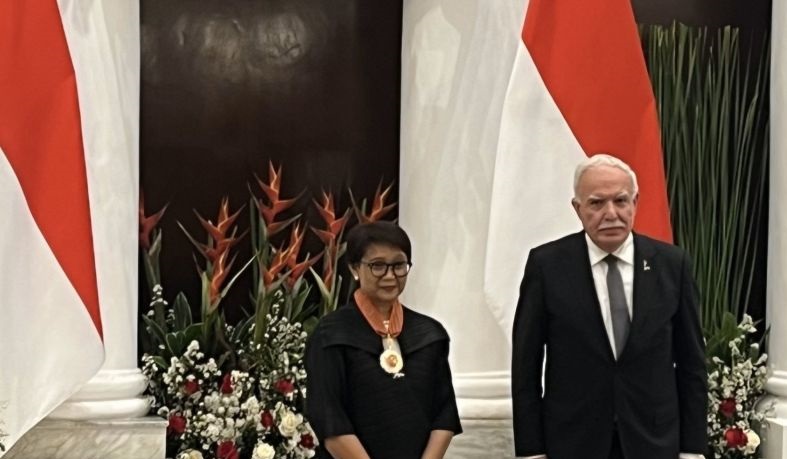 Menlu Retno terima penghargaan dari Pemerintah Palestina Menlu Retno terima penghargaan dari Pemerintah Palestina