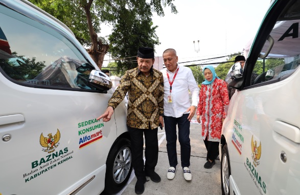 Dari sedekah konsumen Alfamart, Rumah Sehat BAZNAS terima bantuan 8 mobil ambulans Dari sedekah konsumen Alfamart, Rumah Sehat BAZNAS terima bantuan 8 mobil ambulans
