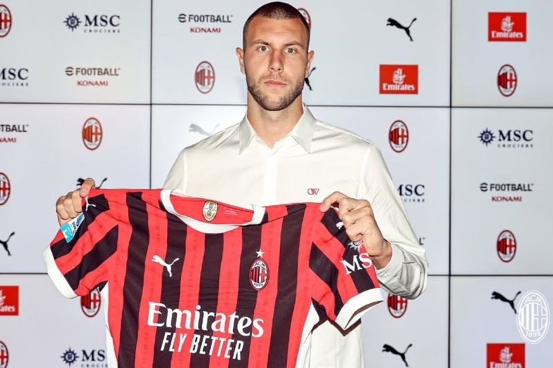 AC Milan rekrut bek anyar Starhinja Pavlovic dari klub Austria AC Milan rekrut bek anyar Starhinja Pavlovic dari klub Austria