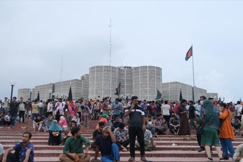 Pemerintah transisi Bangladesh dengan 15 anggota dilantik Kamis