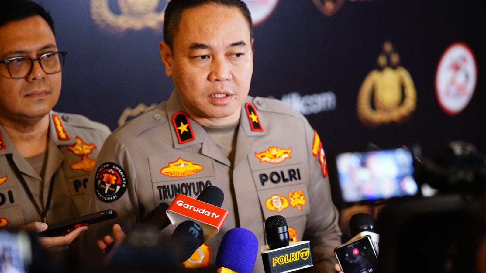 Densus 88 tangkap seorang warga diduga merencanakan bom bunuh diri di Malang Jatim Densus 88 tangkap seorang warga diduga merencanakan bom bunuh diri di Malang Jatim