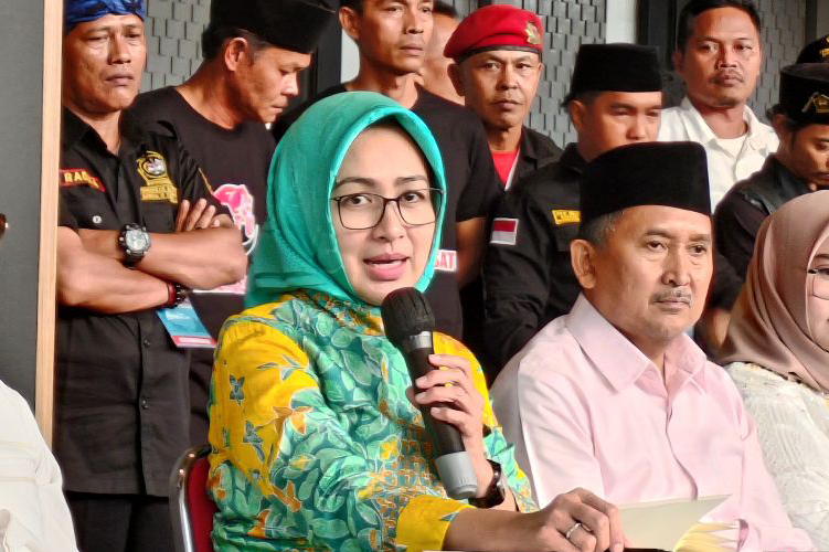 Airin tegaskan dirinya masih jadi kader Golkar Airin tegaskan dirinya masih jadi kader Golkar