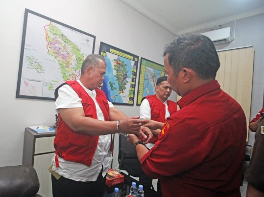 Kasus dugaan korupsi APD Covid-19, Kejati Sumut tahan Sekdis dan PPK Dinkes Sumut Kasus dugaan korupsi APD Covid-19, Kejati Sumut tahan Sekdis dan PPK Dinkes Sumut