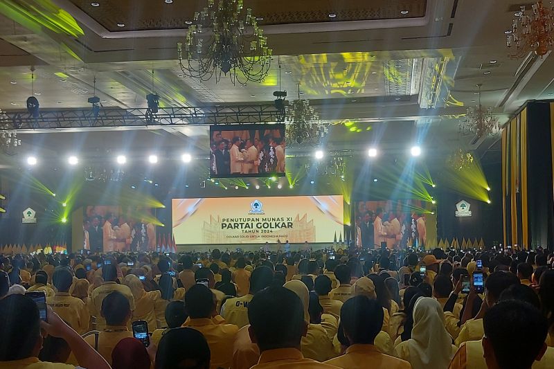 Jokowi dan Gibran hadiri penutupan Munas Golkar di Jakarta 2024 Jokowi dan Gibran hadiri penutupan Munas Golkar di Jakarta 2024