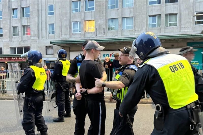 Sebanyak 483 orang ditangkap dan 149 didakwa dalam kerusuhan di Inggris