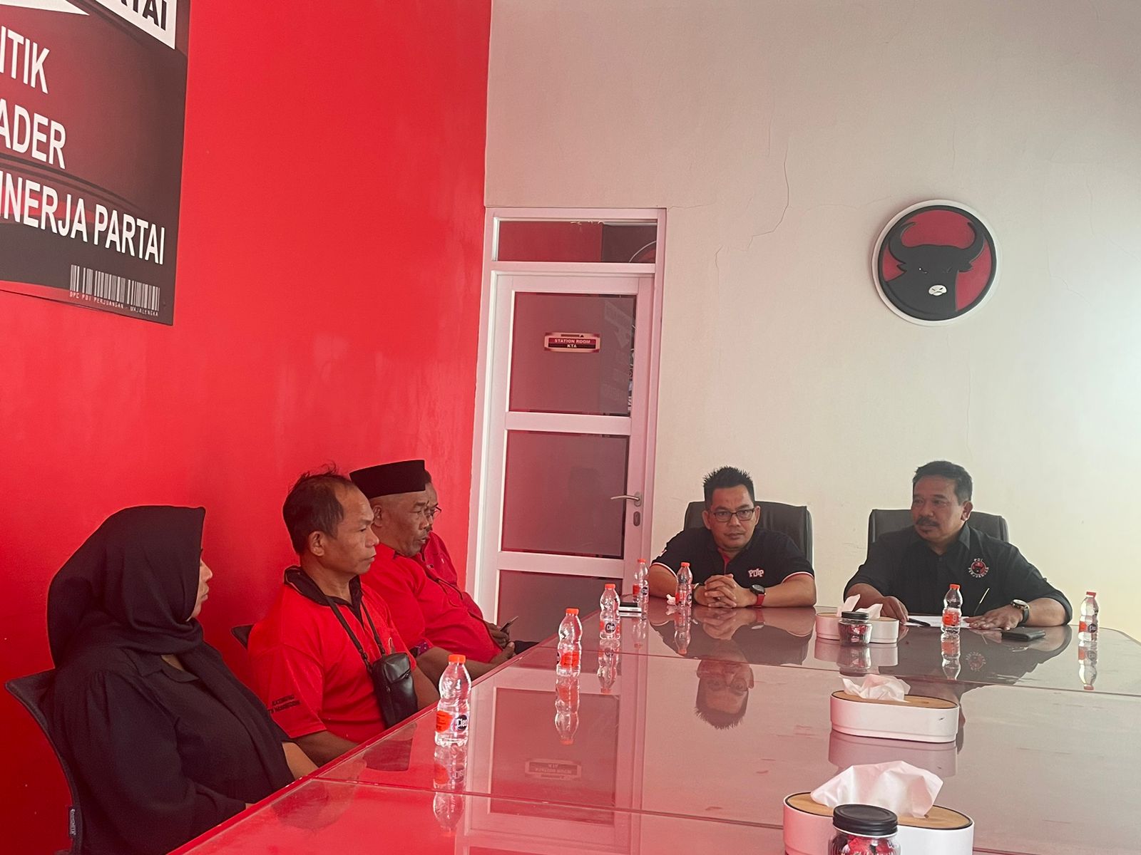 Klaim dijebak, PDIP bantah kadernya dukung Eman Suherman di Pilkada Majalengka Klaim dijebak, PDIP bantah kadernya dukung Eman Suherman di Pilkada Majalengka