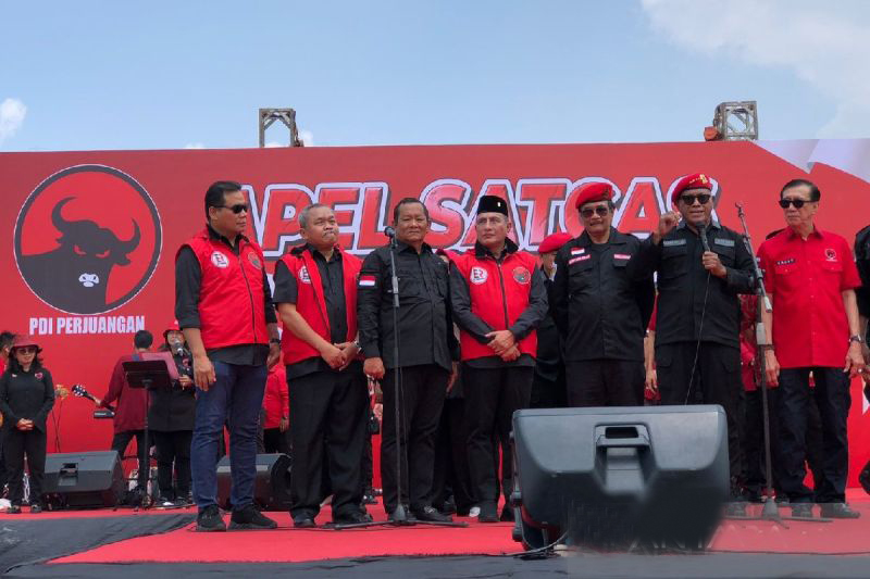 PDIP serahkan surat tugas kepada Edy Rahmayadi maju bakal Cagub Sumut