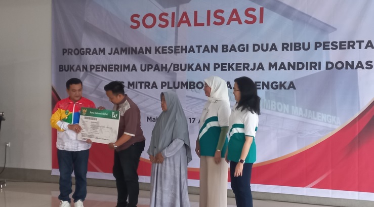 Pekerja bukan penerima upah terima program jaminan kesehatan RS Mitra Plumbon Pekerja bukan penerima upah terima program jaminan kesehatan RS Mitra Plumbon