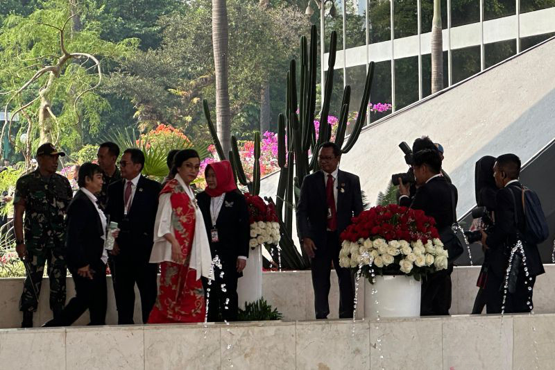 Hadiri Sidang Tahunan MPR, Sri Mulyani kenakan kebaya merah putih