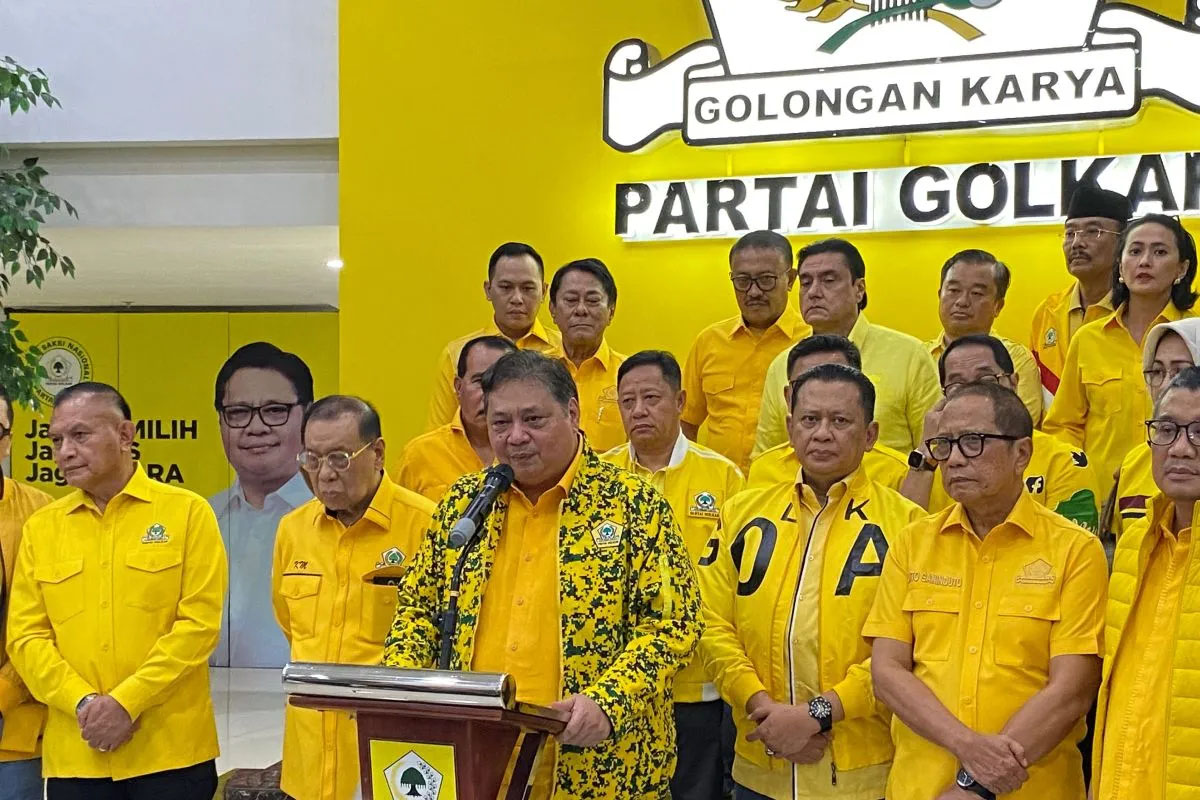Airlangga Hartarto mundur sebagai Ketum Golkar, ada apa? Airlangga Hartarto mundur sebagai Ketum Golkar, ada apa?
