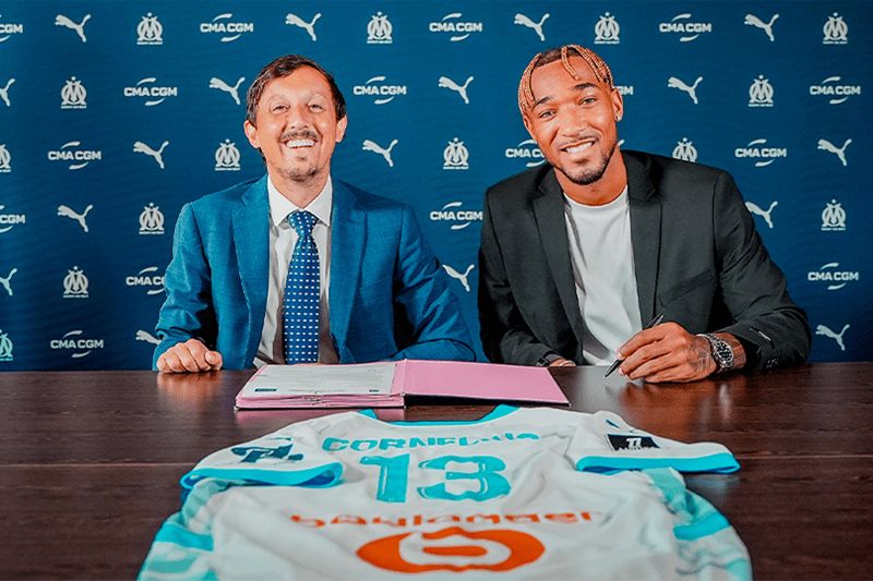 Marseille kenalkan Derek Cornelius sebagai rekrutan kelima musim ini Marseille kenalkan Derek Cornelius sebagai rekrutan kelima musim ini