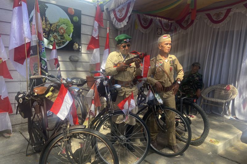 Lansia di Bali semarakkan kemerdekaan lewat peragaan busana pejuang Lansia di Bali semarakkan kemerdekaan lewat peragaan busana pejuang