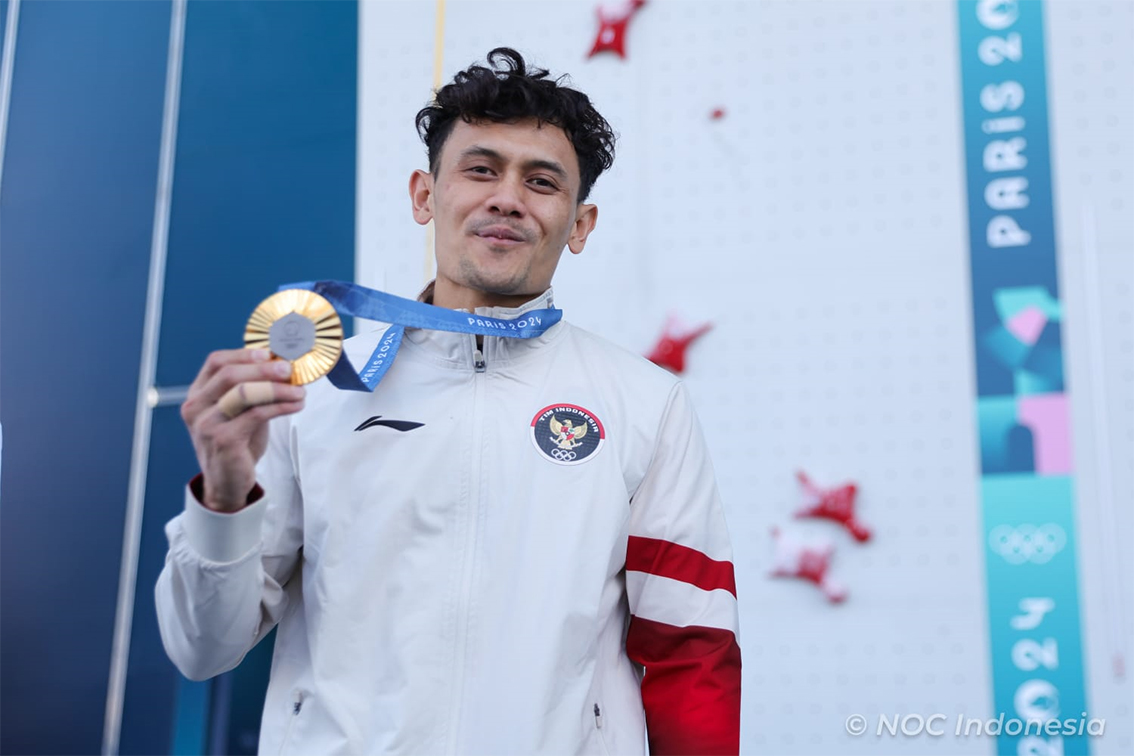 Presiden Jokowi beri ucapan selamat atas medali emas pertama di Olimpiade Paris 2024 yang diraih Veddriq Leonardo