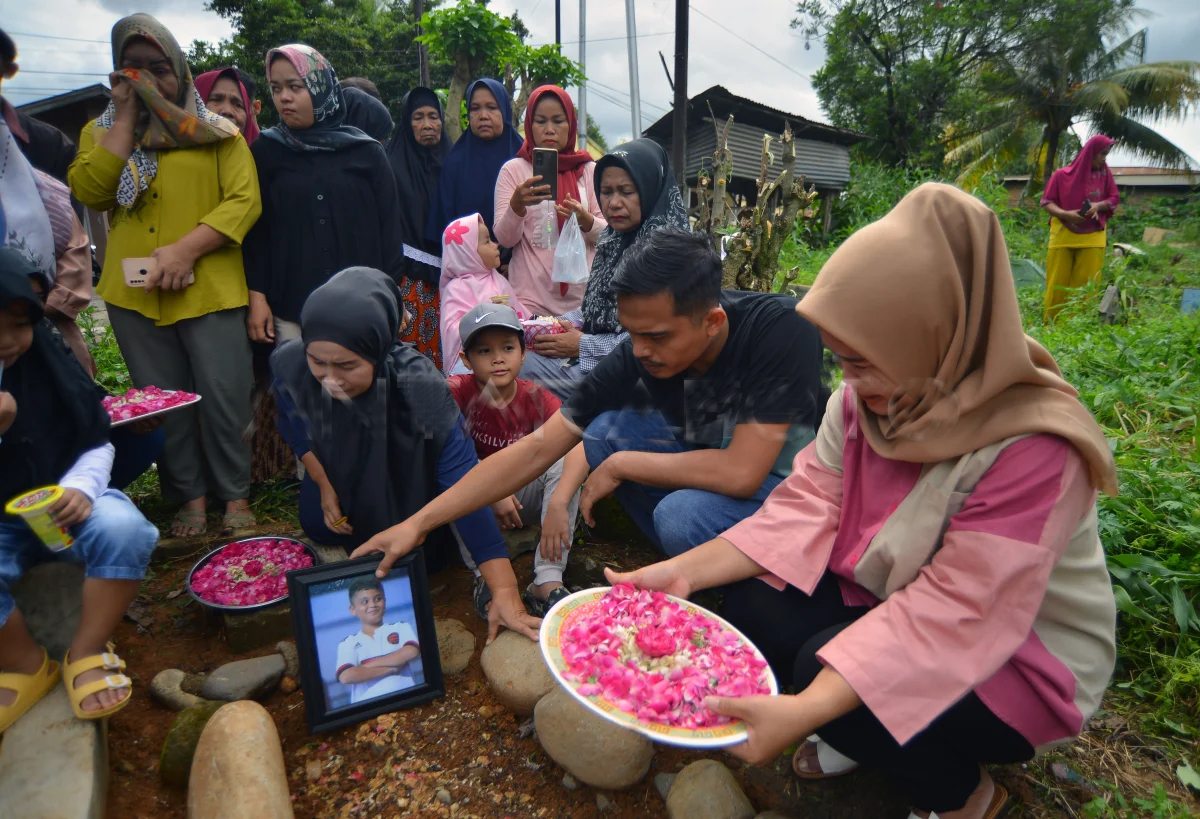 Komnas HAM dorong Polri libatkan tim independen saat ekshumasi atau pembongkaran makam Afif Maulana, remaja asal Padang Komnas HAM dorong Polri libatkan tim independen saat ekshumasi atau pembongkaran makam Afif Maulana, remaja asal Padang