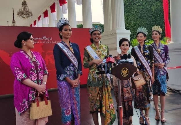 Presiden Jokowi terima Miss Supranational asal Garut Harashta Haifa Presiden Jokowi terima Miss Supranational asal Garut Harashta Haifa