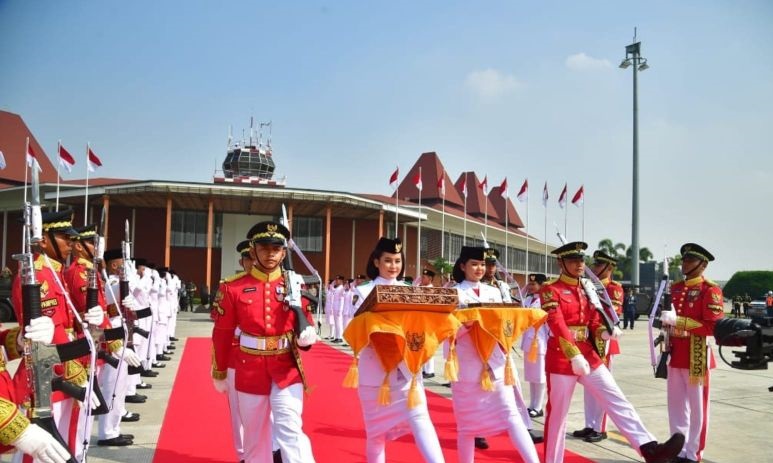 Bendera Pusaka dan Teks Proklamasi tinggalkan Jakarta menuju IKN Bendera Pusaka dan Teks Proklamasi tinggalkan Jakarta menuju IKN