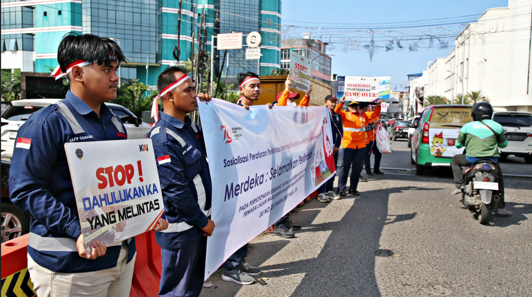 Sambut HUT RI ke-79, KAI Divre I Gelorakan Semangat Selamat di Perlintasan