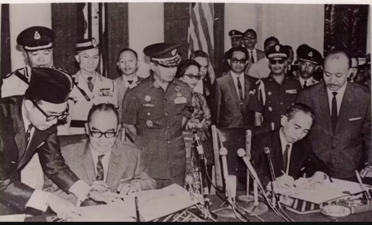 11 Agustus 1966: Perjanjian damai Indonesia-Malaysia Jakarta Accord 11 Agustus 1966: Perjanjian damai Indonesia-Malaysia Jakarta Accord
