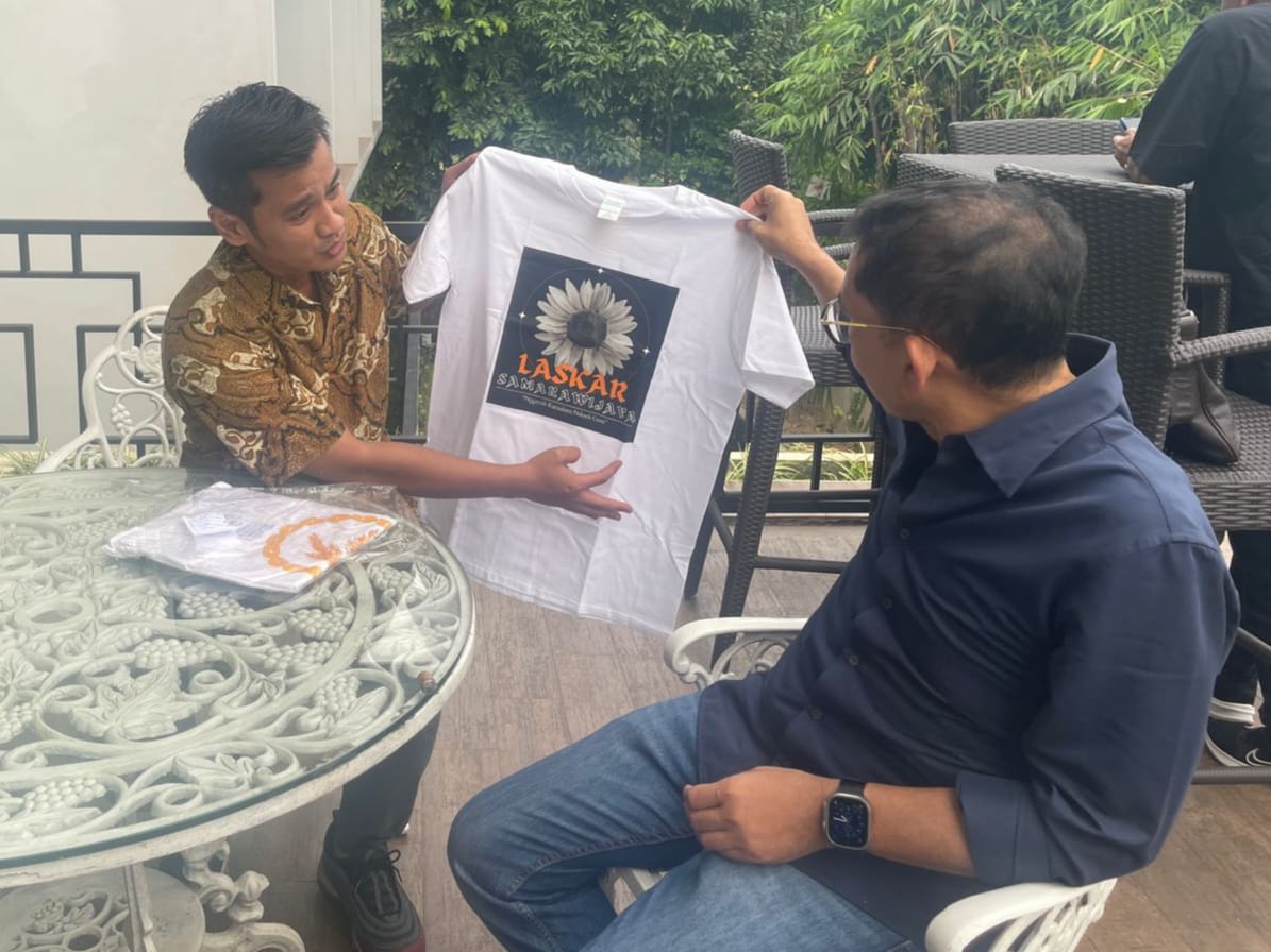 Balon wali kota Reza Darmawan kenalkan visi Kediri Emas Pari Ranteke Fadli Zon Balon wali kota Reza Darmawan kenalkan visi Kediri Emas Pari Ranteke Fadli Zon