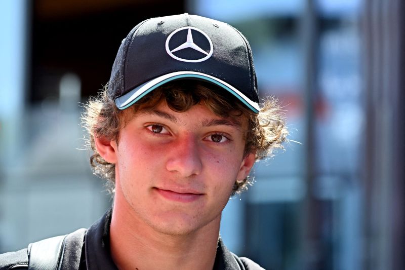 Kimi Antonelli resmi bergabung dengan Mercedes untuk F1 2025 Kimi Antonelli resmi bergabung dengan Mercedes untuk F1 2025