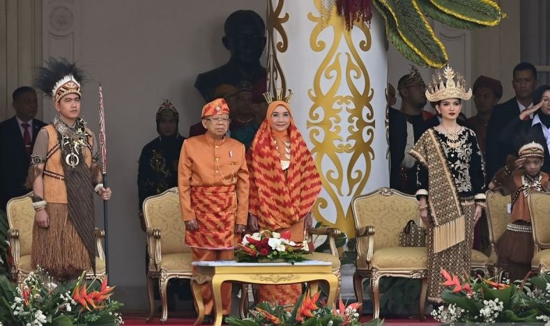 Pakaian adat Wapres terinspirasi dari masyarakat di Sungai Kapuas Pakaian adat Wapres terinspirasi dari masyarakat di Sungai Kapuas