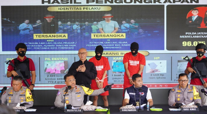 Polda Jateng gagalkan upaya peredaran 18 kg sabu dan ribuan pil ekstasi Polda Jateng gagalkan upaya peredaran 18 kg sabu dan ribuan pil ekstasi