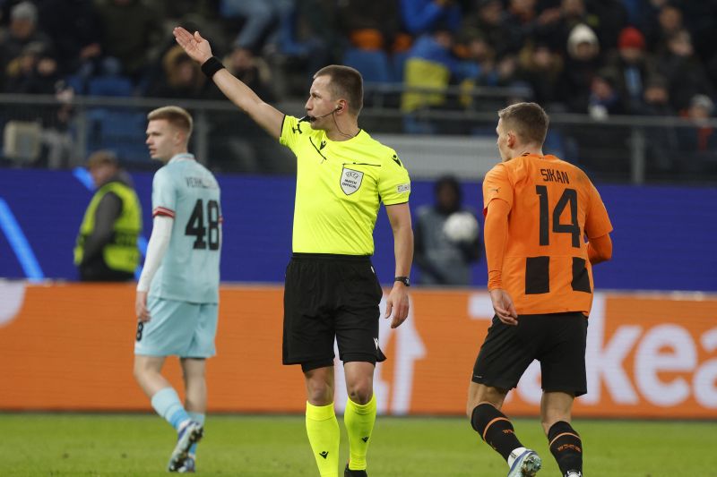 Dua wasit Liga Champions ditangkap polisi karena mabuk saat berkendara Dua wasit Liga Champions ditangkap polisi karena mabuk saat berkendara