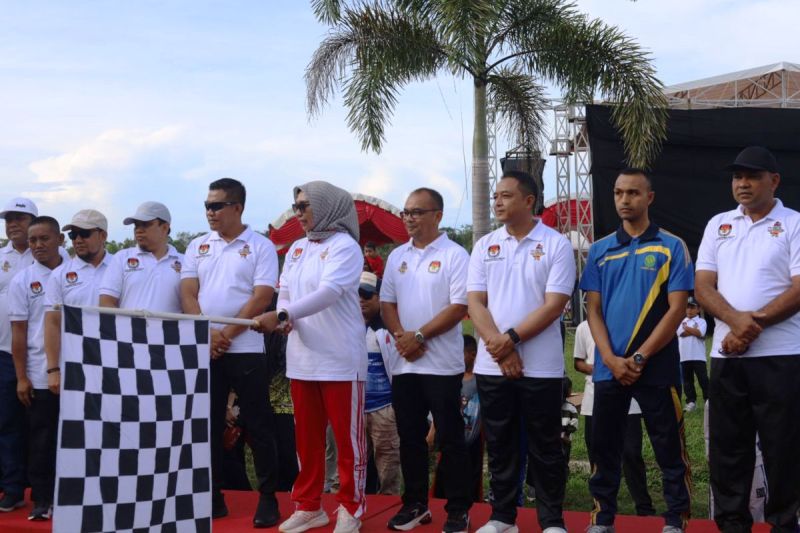 KIP Nagan Raya Aceh sosialisasi Pilkada 2024 melalui jalan sehat KIP Nagan Raya Aceh sosialisasi Pilkada 2024 melalui jalan sehat