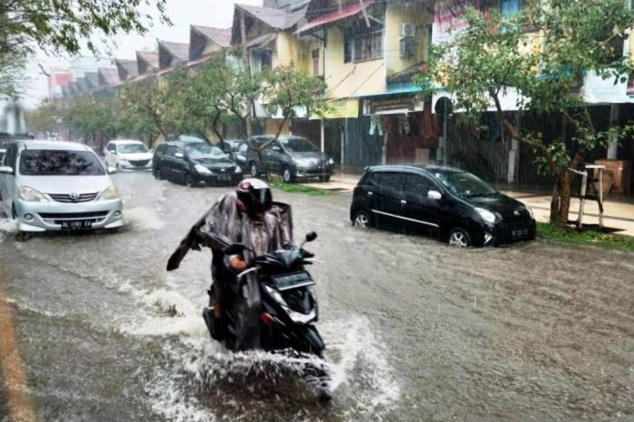 BMKG prakirakan cuaca di kota besar Indonesia berawan-hujan pada Jumat BMKG prakirakan cuaca di kota besar Indonesia berawan-hujan pada Jumat
