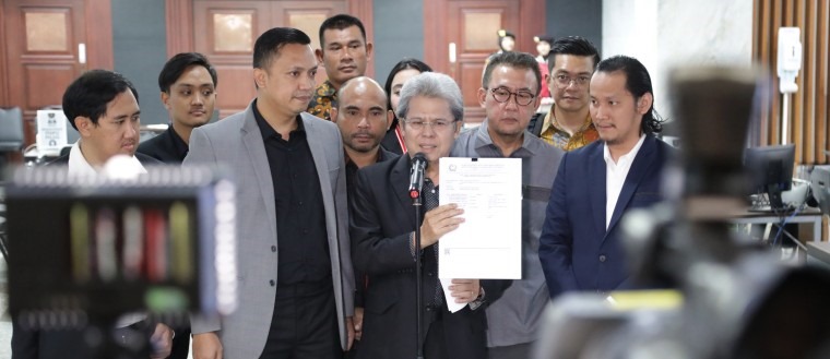 Tim hukum tiga paslon dan KPU serahkan kesimpulan sidang PHPU Presiden Tim hukum tiga paslon dan KPU serahkan kesimpulan sidang PHPU Presiden