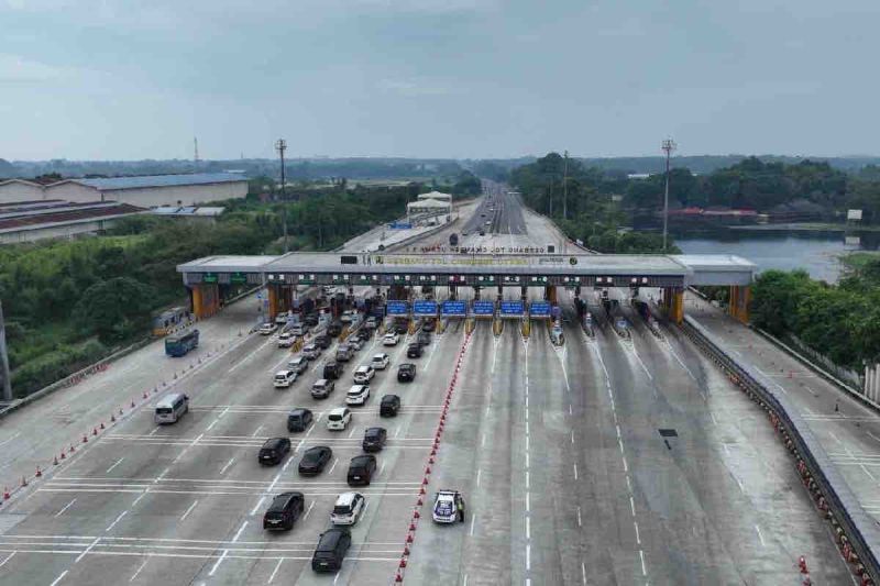 Lalu lintas tol Cipali arah Semarang kembali normal dua arah Lalu lintas tol Cipali arah Semarang kembali normal dua arah