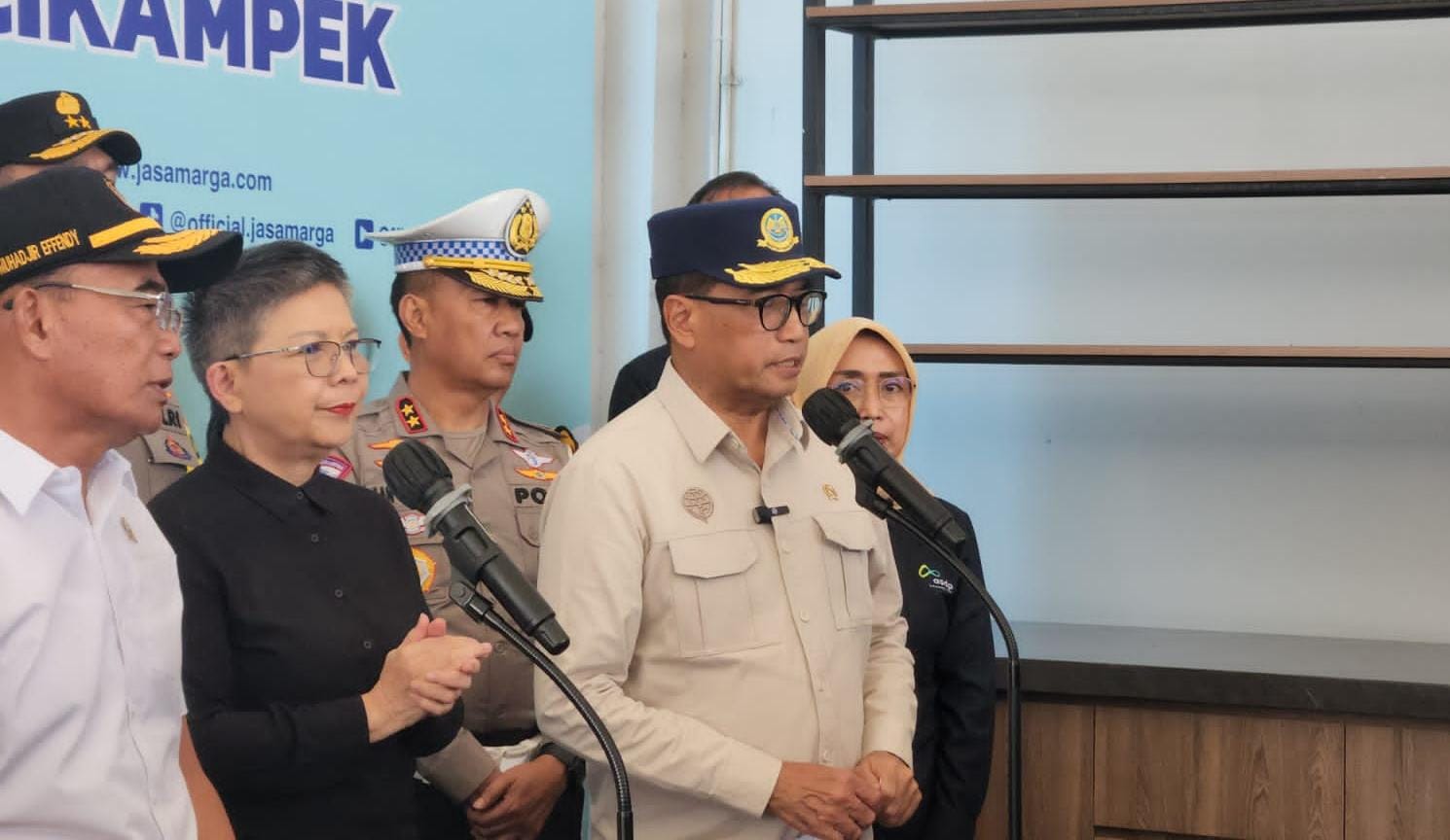 Menhub ingatkan puncak arus balik Lebaran diperdiksi Minggu dan Senin, 14 dan 15 April Menhub ingatkan puncak arus balik Lebaran diperdiksi Minggu dan Senin, 14 dan 15 April