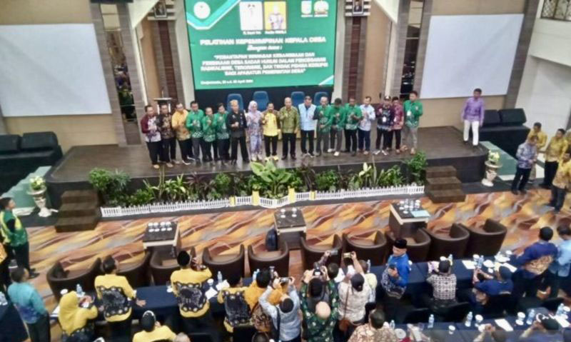Pj Bupati Tanah Laut sebut kades harus dilindungi saat bertugas