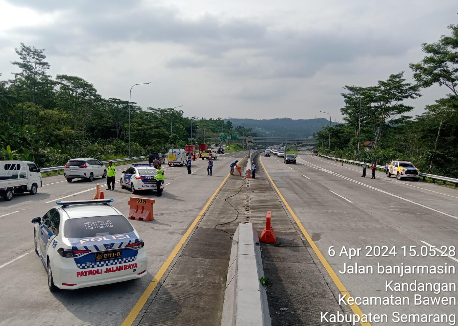 PT Jasamarga Transjawa Tol berlakukan One Way lokal KM 421 s.d KM 442 PT Jasamarga Transjawa Tol berlakukan One Way lokal KM 421 s.d KM 442