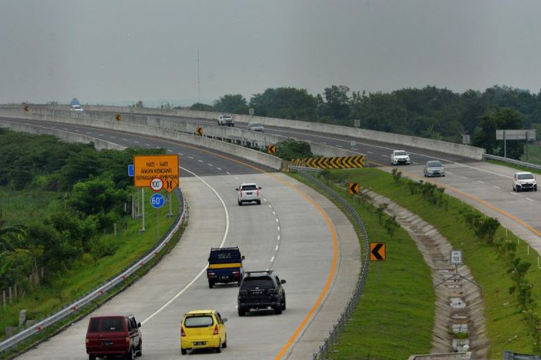 Pemudik diimbau tak khawatir istirahat keluar tol karena tarif berlaku sama Pemudik diimbau tak khawatir istirahat keluar tol karena tarif berlaku sama