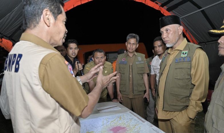 Sirine gempa dan tsunami dibunyikan dalam simulasi bencana Sumbar Sirine gempa dan tsunami dibunyikan dalam simulasi bencana Sumbar