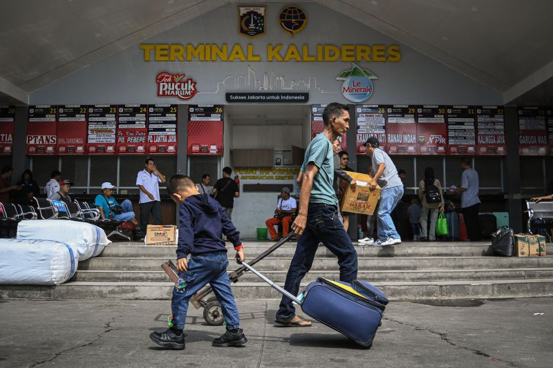 Minggu, penumpang tiba di Terminal Kalideres bisa tembus 3.500 orang Minggu, penumpang tiba di Terminal Kalideres bisa tembus 3.500 orang