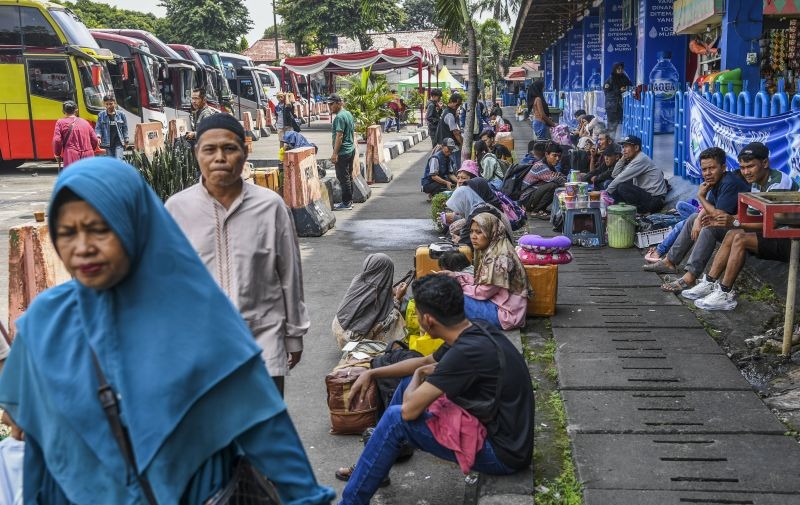 Arus mudik dan balik di Terminal Kampung Rambutan berjalan lancar