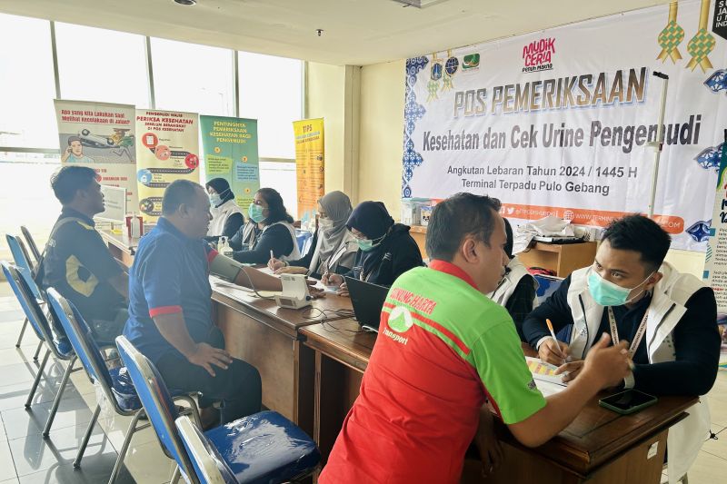 Pengemudi di Terminal Pulo Gebang dipastikan dapat surat laik jalan Pengemudi di Terminal Pulo Gebang dipastikan dapat surat laik jalan