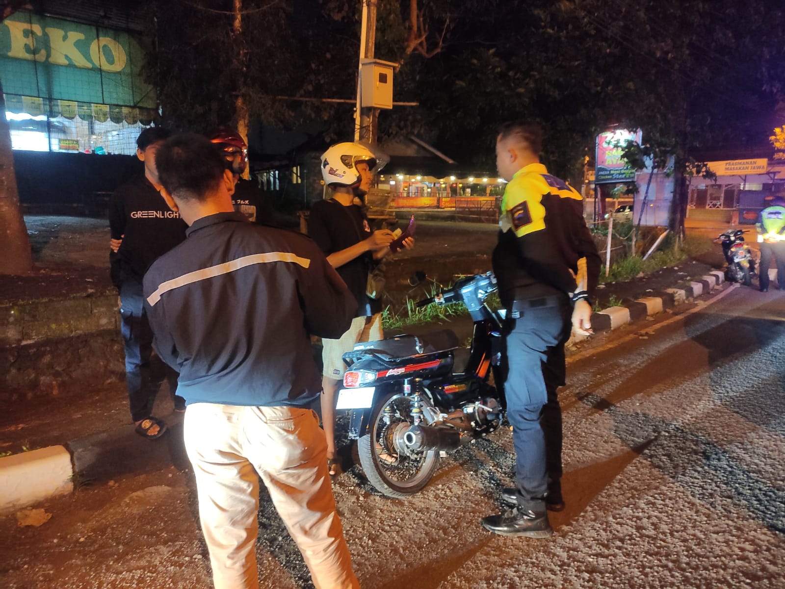 Enam remaja diduga pelaku balap liar diamankan Sat Lantas Polres Salatiga Enam remaja diduga pelaku balap liar diamankan Sat Lantas Polres Salatiga