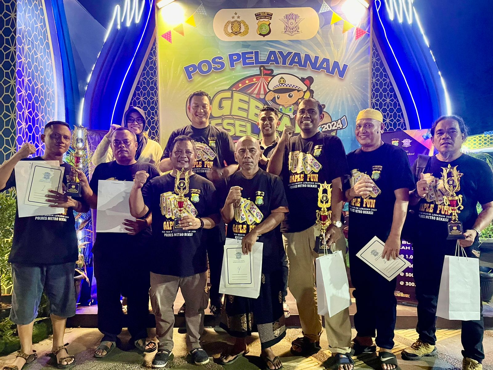 Full service dan gelar aneka games, masyarakat apresiasi Posyan Lebaran Polres Metro Bekasi Full service dan gelar aneka games, masyarakat apresiasi Posyan Lebaran Polres Metro Bekasi