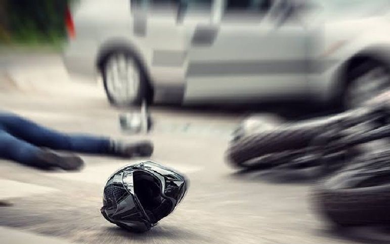 Tewas nya pengendara motor yang terlindas truk trailer di Jakarta Utara Tewas nya pengendara motor yang terlindas truk trailer di Jakarta Utara