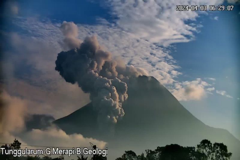 Sebagian Kabupaten Magelang hujan abu guguran Gunung Merapi Sebagian Kabupaten Magelang hujan abu guguran Gunung Merapi