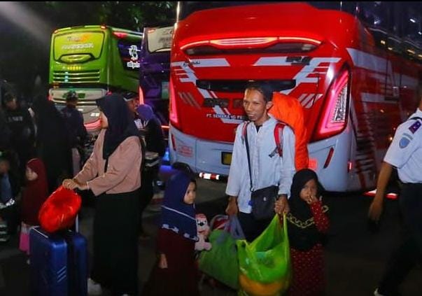 Lima bus mudik gratis disambut di Pendopo Kabupaten Kudus