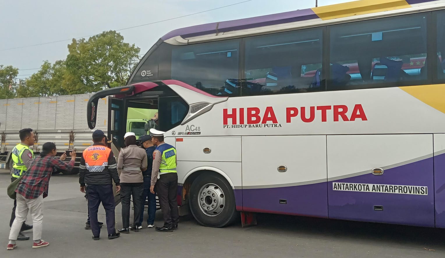 Petugas pastikan angkutan Lebaran laik, dua pool bus AKAP dicek petugas