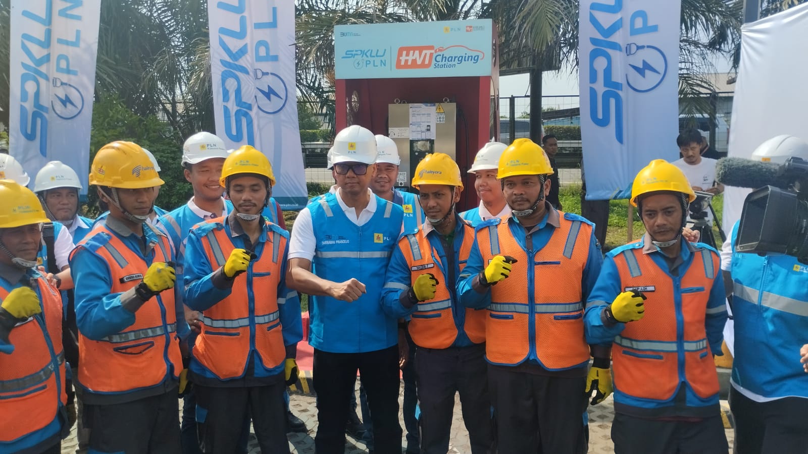 PLN kerahkan 3.500 pegawai bertugas 24 jam pastikan kesiapan SPKLU PLN kerahkan 3.500 pegawai bertugas 24 jam pastikan kesiapan SPKLU