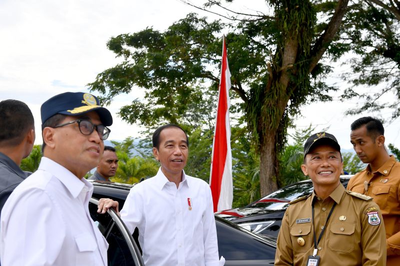Presiden tinjau pasar tumpah hingga RSUD di Mamasa Sulawesi Barat