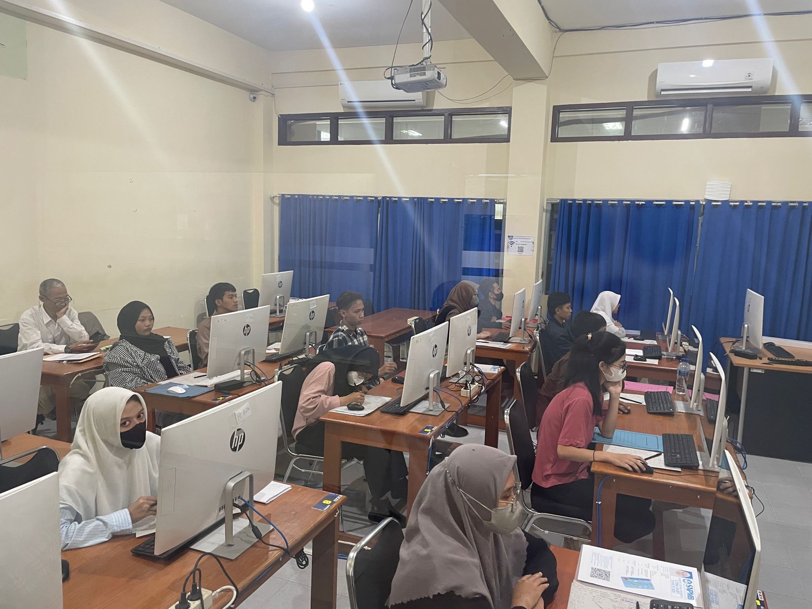 Hari pertama UTBK di Malang, dua peserta gagal Hari pertama UTBK di Malang, dua peserta gagal