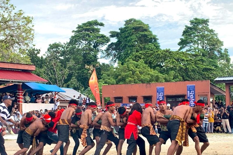 Gubernur Maluku ajak lestarikan tradisi Pukul Manyapu di Maluku Tengah Gubernur Maluku ajak lestarikan tradisi Pukul Manyapu di Maluku Tengah